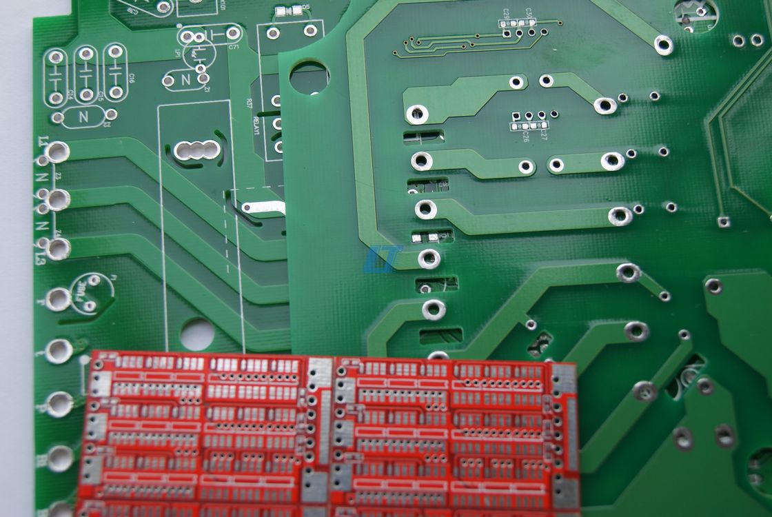 PCB ทองแดงแรงปัจจุบันสูง ใส่หน้ากาก solder แดงสําหรับป้ายควบคุมเครื่องบินแบบ