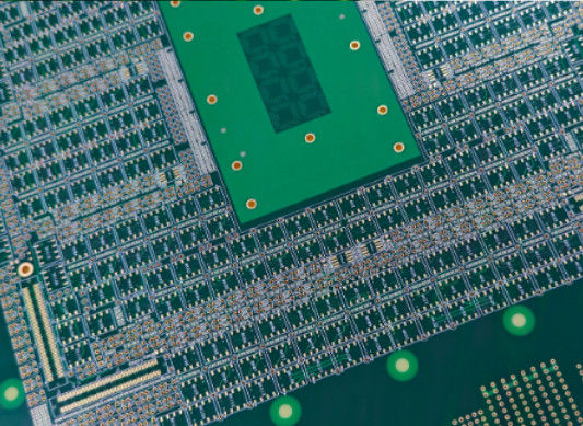 สามารถปรับแต่ง HDI PCB ชั้นใด ๆ ด้วยวัสดุ FR-4 ขนาดรูขั้นต่ํา 0.1 มม น้ําหนักทองแดง 0.5oz-6oz