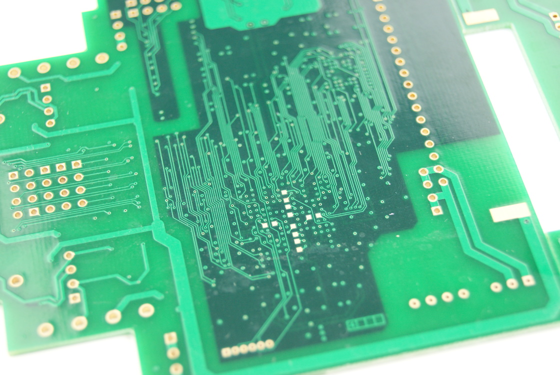 IPC-A-610 D บอร์ด PCB หลายชั้นมาตรฐานที่มีการประกอบผ่านหลุมและเทคโนโลยีการติดตั้งพื้นผิว
