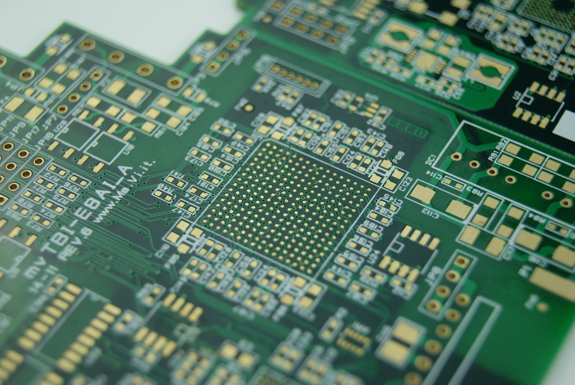 โบด PCB หลายชั้น ความหนา 1.6 มม เทคโนโลยีการติดตั้งพื้นผิวและ Soldermask เขียวสําหรับผลงานที่ดีกว่า