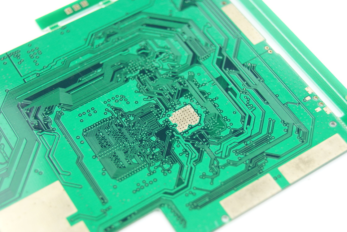 บอร์ด PCB หลายชั้นหนา 1 ออนซ์ พร้อมความหนาทั้งหมด 1.6 มม. และเทคโนโลยีติดตั้งบนพื้นผิว